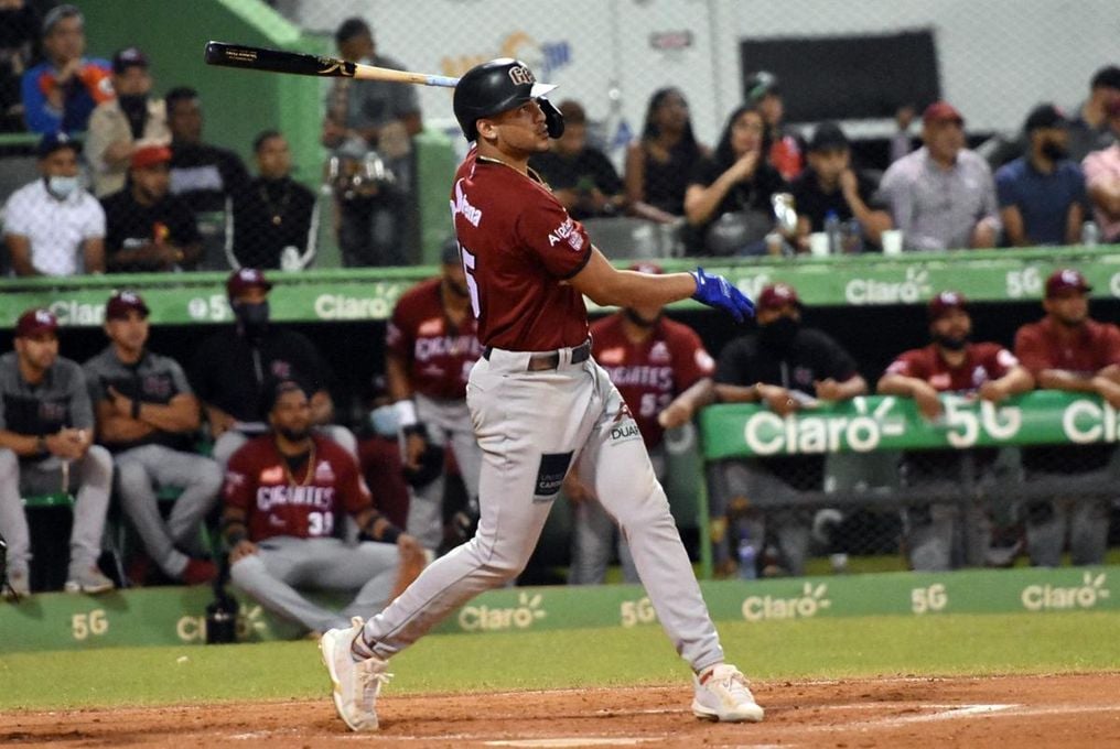 Siri cumple con su rol de primer bate en la final de béisbol dominicano