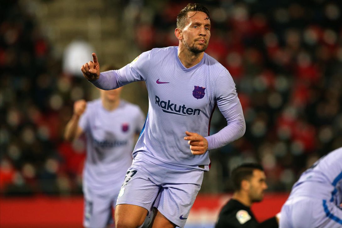 "Podría ser valioso en el Barça pero sigo teniendo contrato con el Sevilla"