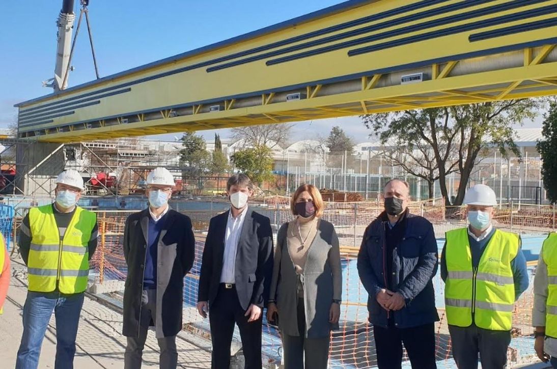 El Ayuntamiento de Sevilla avanza en las obras de la piscina del C.D. Torreblanca