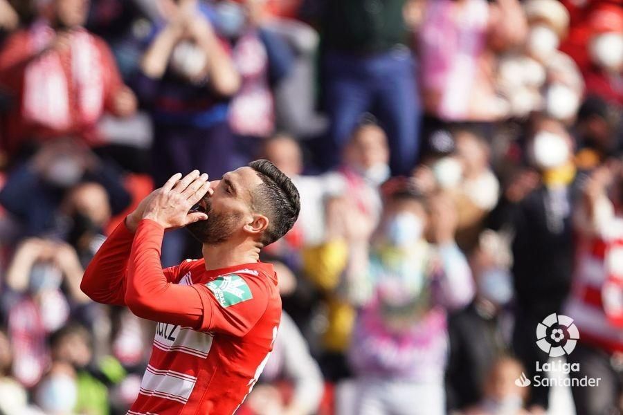 Granada 0-2 Osasuna: El Granada se complica la vida