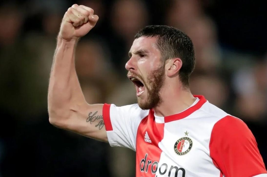 Monchi piensa en Senesi, para ahora o en junio