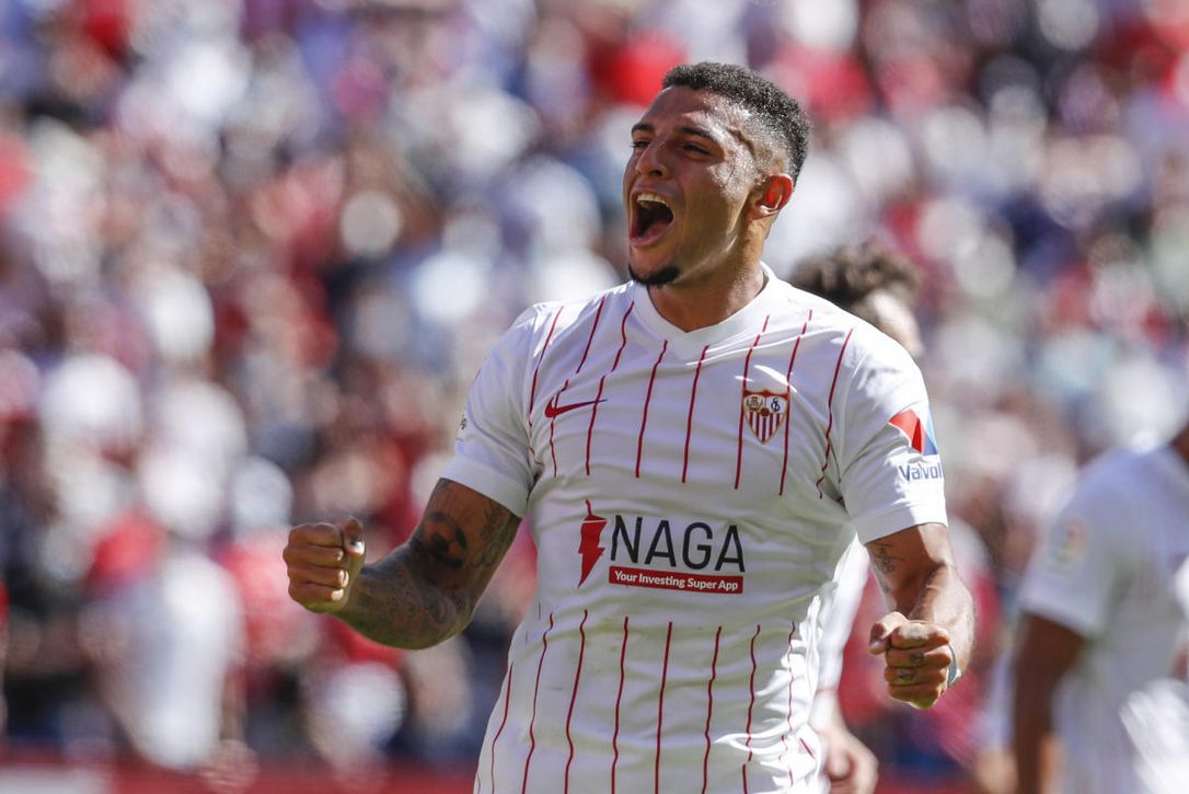 El enfado del Newcastle con el Sevilla FC: Diego Carlos no se mueve