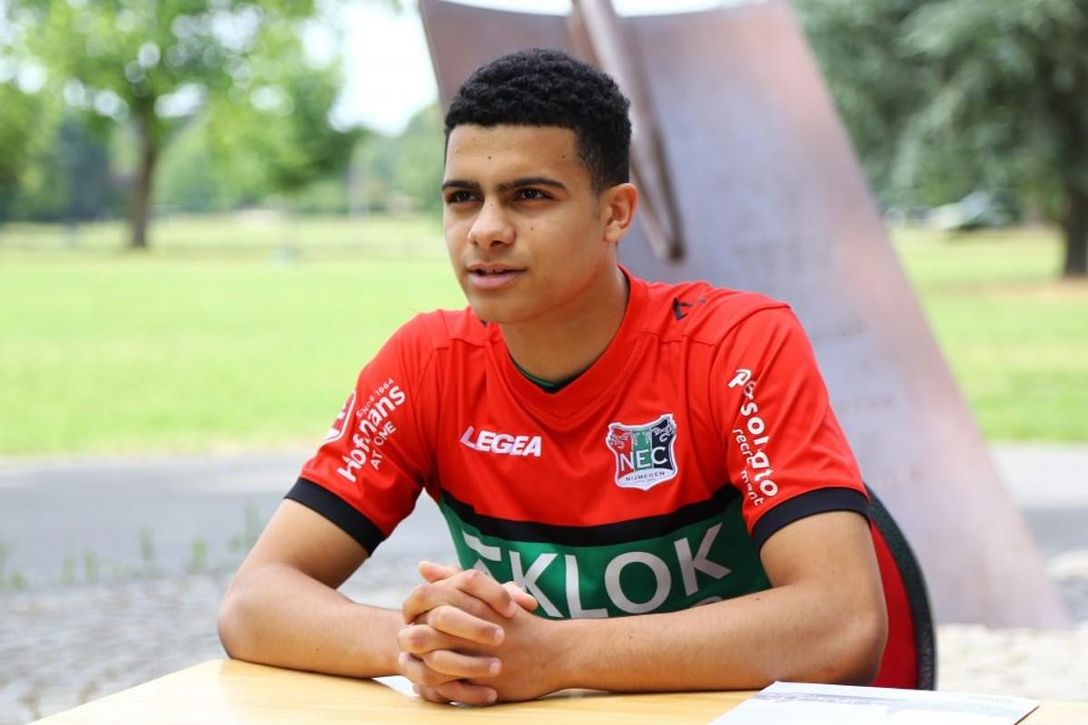 Una joven promesa de la Eredivisie, sobre la mesa de Betis, Sevilla y Villarreal