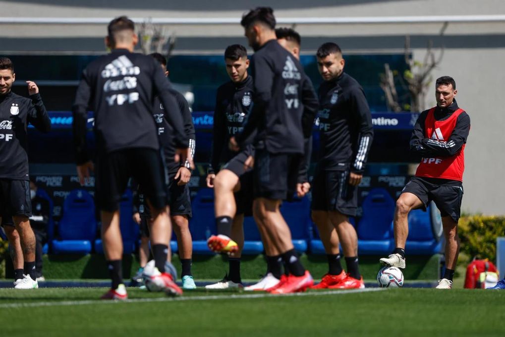 Sin Messi en el campo, el seleccionado argentino comienza los entrenamientos