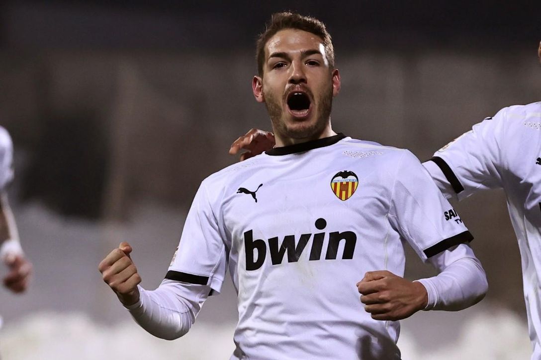 Lo de Manu Vallejo y el Cádiz se complica