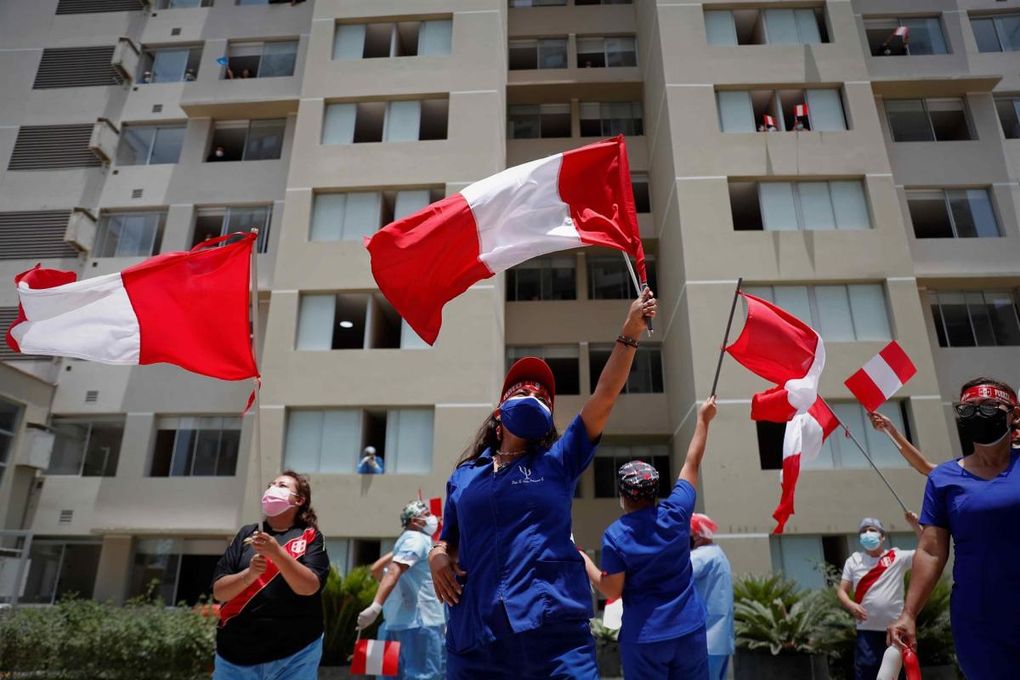 Pacientes de covid-19 promueven banderazo para animar a la selección peruana