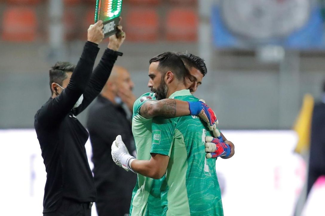 Chile libera a Bravo, que ya viaja de vuelta: así será su periodo de baja