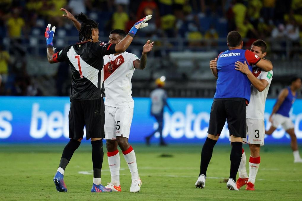 Castillo celebra el triunfo de Perú ante Colombia y manda un abrazo a Duque