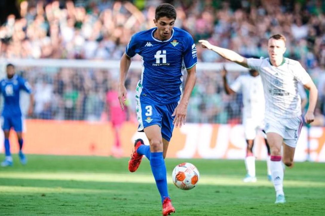 Edgar González se gana su renovación con el Betis, su "ilusión" y su "objetivo"