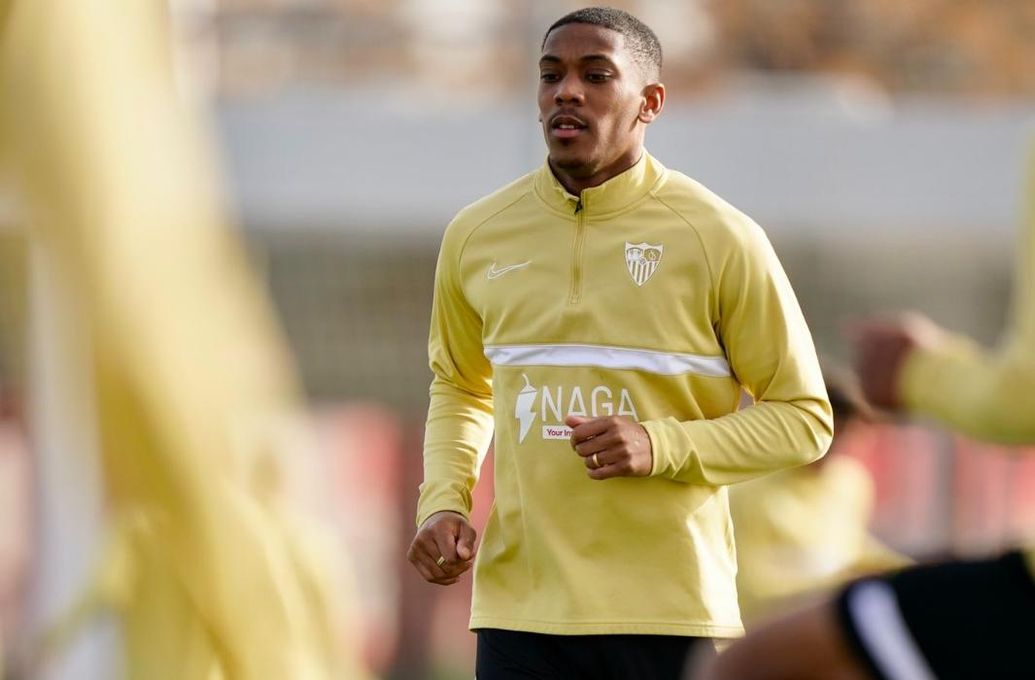 Martial, novedad en un entrenamiento con varias bajas