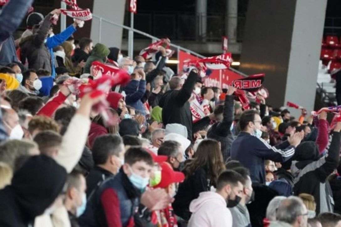 El Almería busca el apoyo de los suyos para recibir al Ibiza