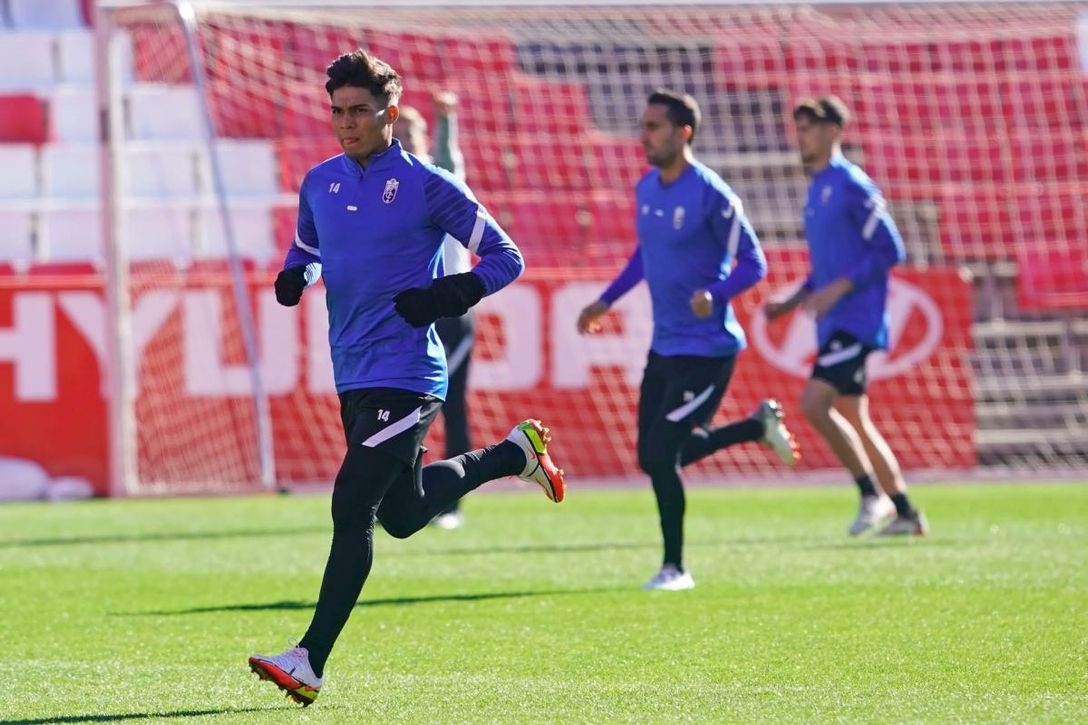 El Granada prepara la visita al Bernabéu con las únicas ausencias de Arias y Luis Suárez
