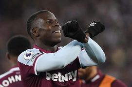 Kurt Zouma, dos semanas sin sueldo (300.000 euros) por patear a sus gatos