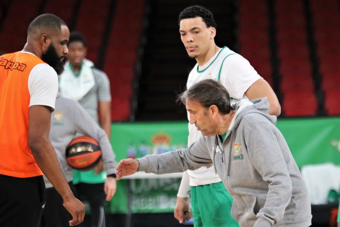 Casimiro pone pie en pared tras los dos triunfos seguidos del Betis: "No es para estar relajados"