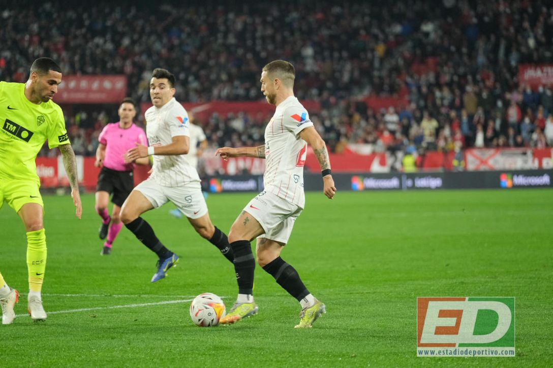 El Papu, "contento" por su cuarto gol, explica su emotiva dedicatoria y permite al Sevilla "soñar"