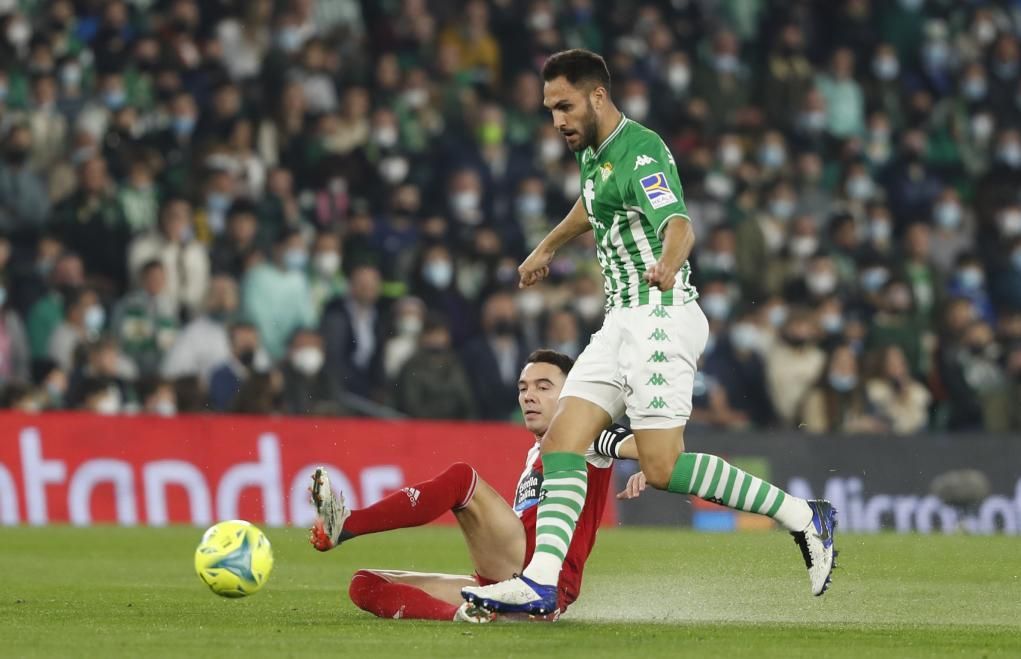 Triple recompensa para el gran rendimiento en el Betis de Víctor Ruiz, un central inabordable