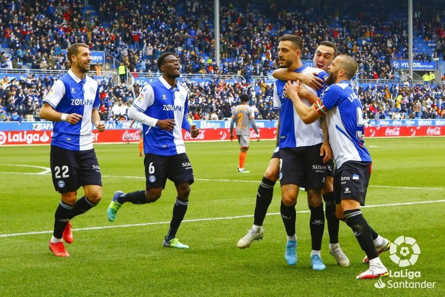 2-1. Loum y Joselu dan aire al Alavés ante un Valencia que, para colmo, pierde a Guedes