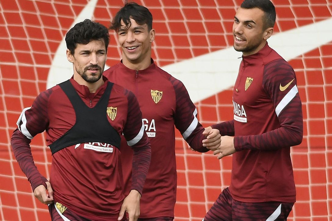 Navas se deja ver en el entrenamiento del Sevilla, con varias dudas importantes para su regreso a la Europa League