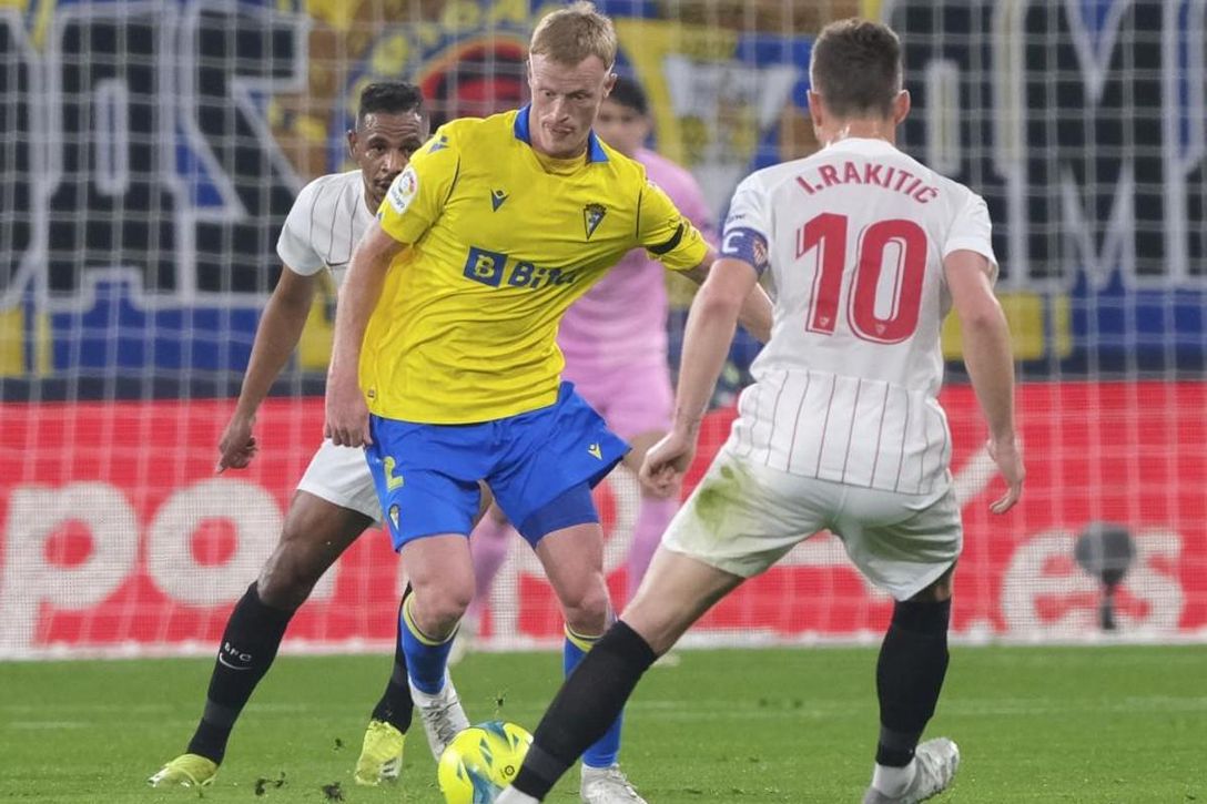 El Cádiz lucha por no descender y Jonsson piensa en el Valencia: "Me gustaría probar algo diferente"