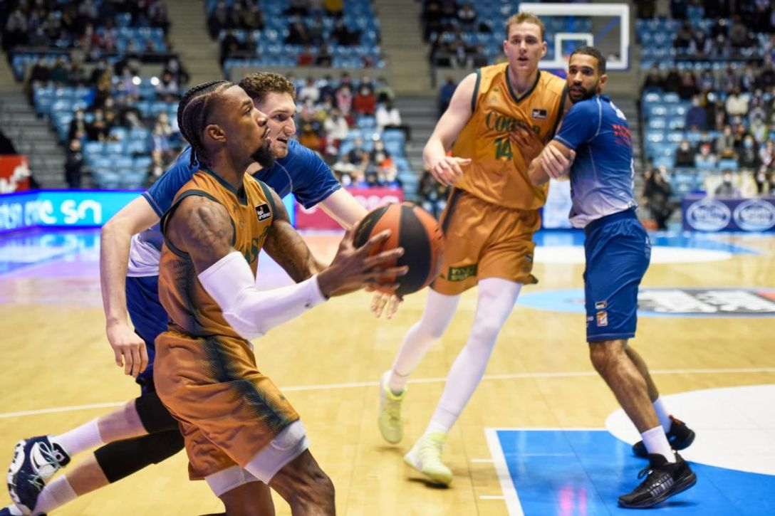 86-93: Evans lidera a un Betis que acaba con el Obradoiro en la prórroga