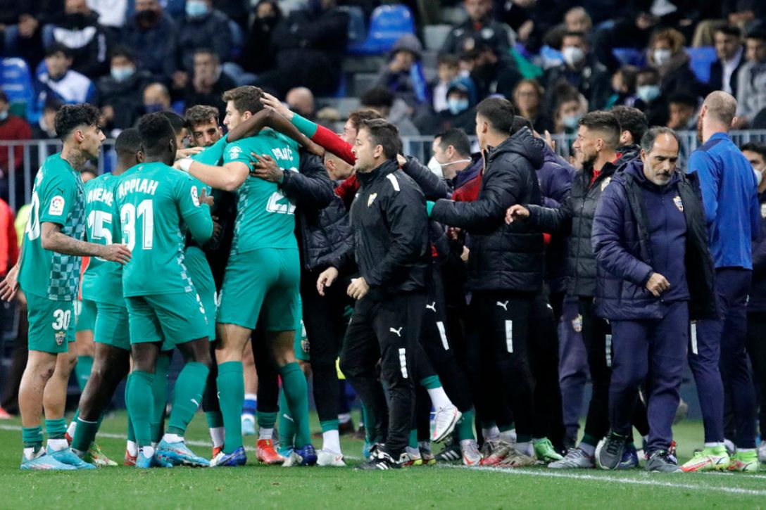 El Almería, líder de las segundas partes