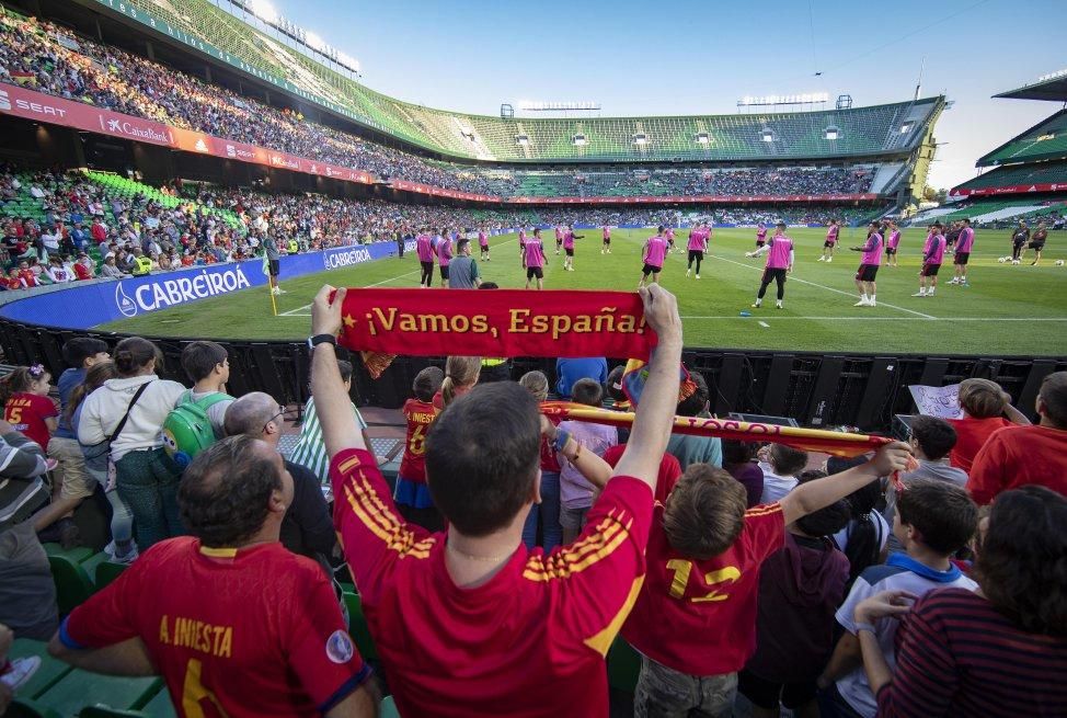 La selección española vuelve a recurrir a Sevilla, su jugador número 12