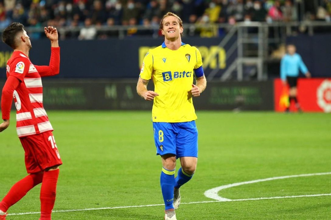 El adiós de Álex Fernández sigue el camino trazado