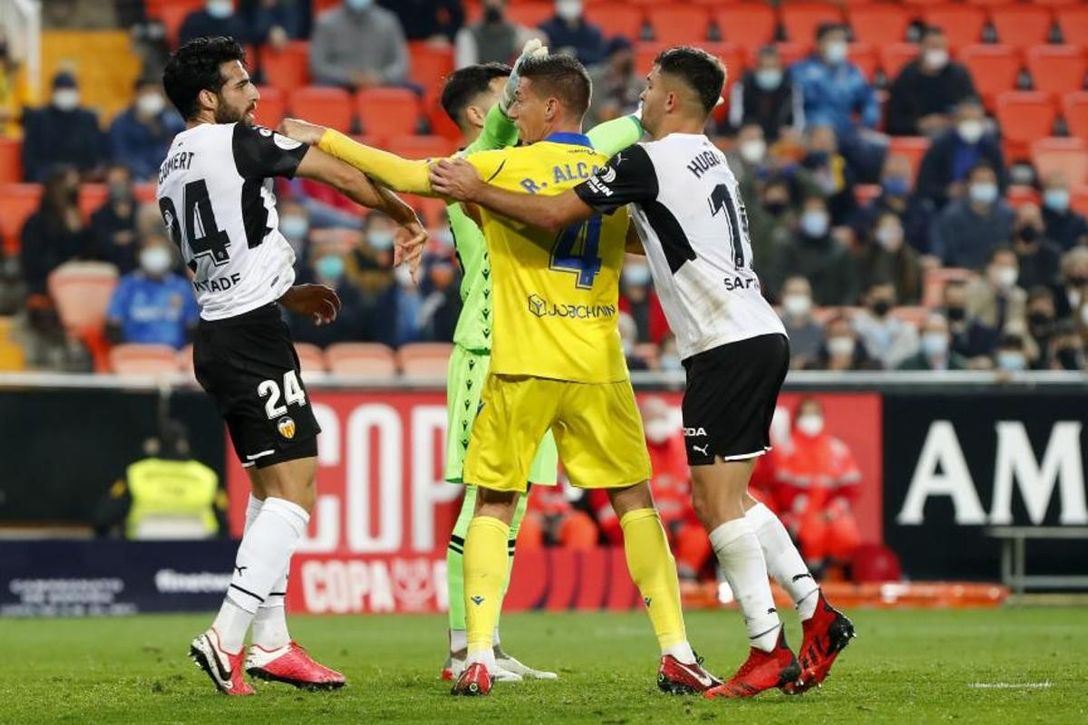 Rubén Alcaraz sobre los arbitrajes: "No podemos controlarlo"