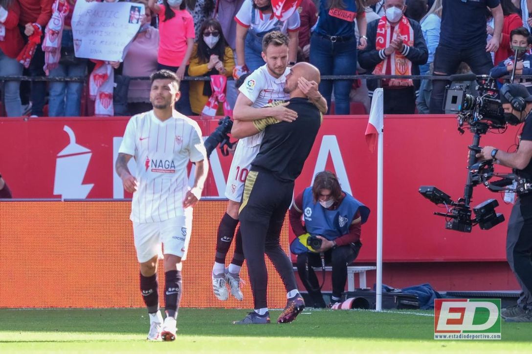 Rakitic: "Habrá mejores equipos que nosotros pero un grupo como este no hay otro"