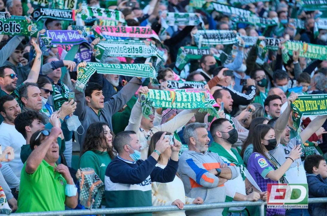 LaLiga denuncia a la afición del Betis por insultos al Sevilla