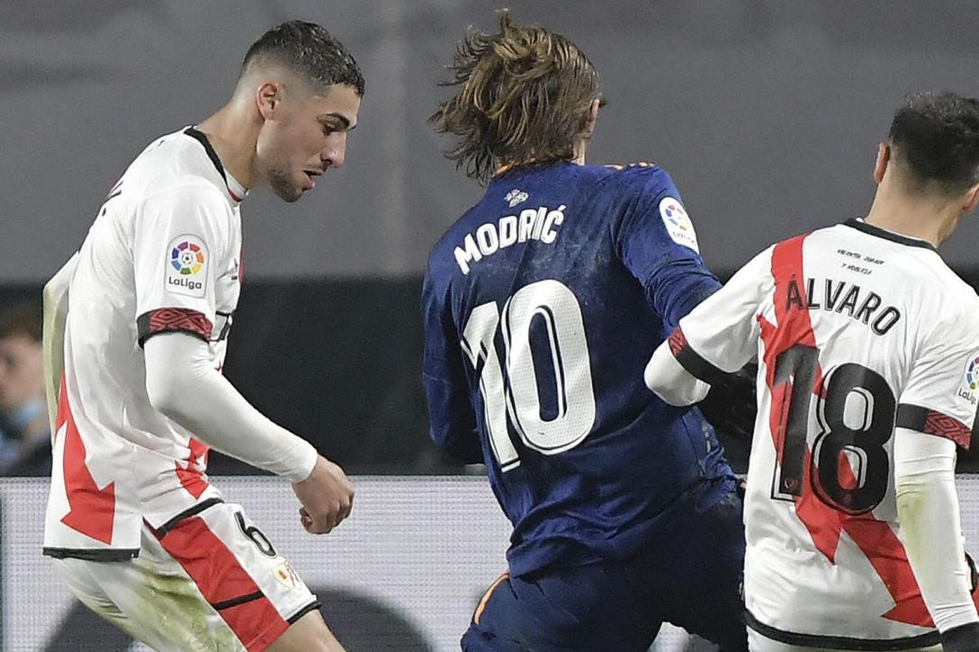 El Betis habría renovado su interés por un jugador del Rayo que ya sondeó en 2019