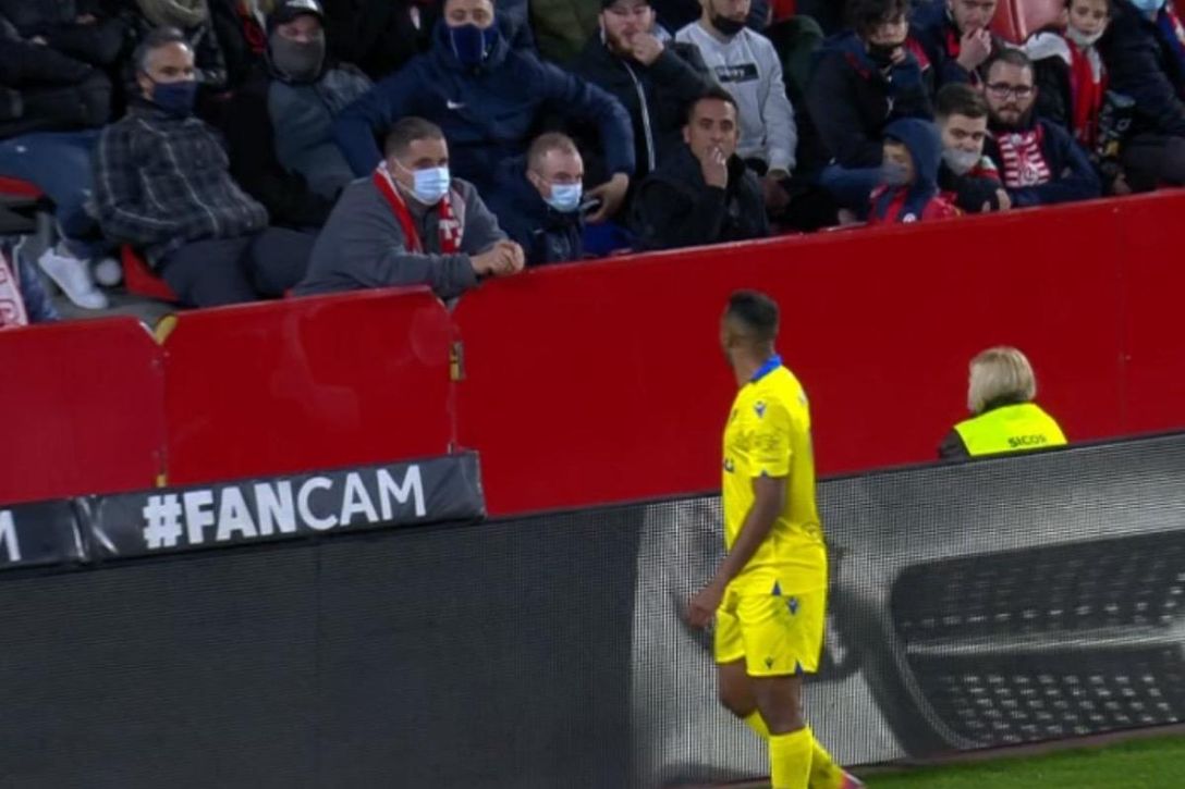 La lección de Akapo con el aficionado que le hizo un gesto racista