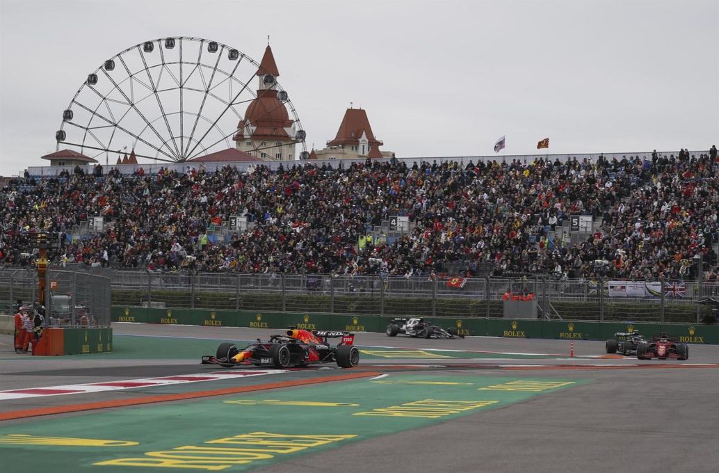 La FIA permite correr a los pilotos rusos, pero sin bandera ni símbolos