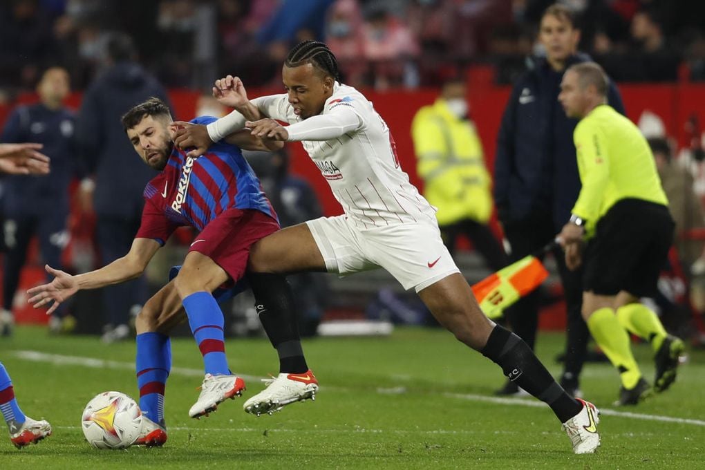 La puja por Koundé hace soñar al Sevilla FC