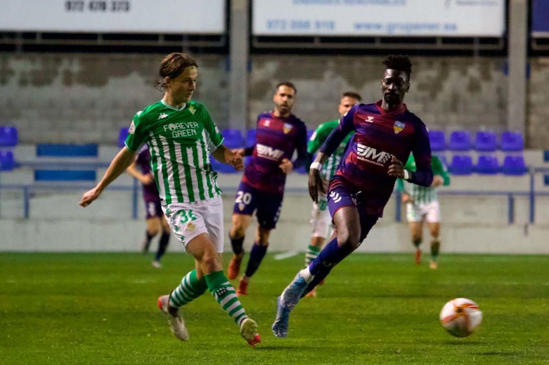 UE Costa Brava 1-2 Betis Deportivo: Un doblete de Raúl acaba con la larguísima sequía del filial