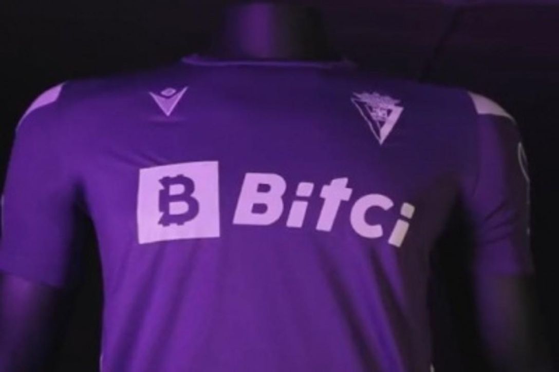 Lista de 24 y camiseta morada para medirse al Rayo este domingo