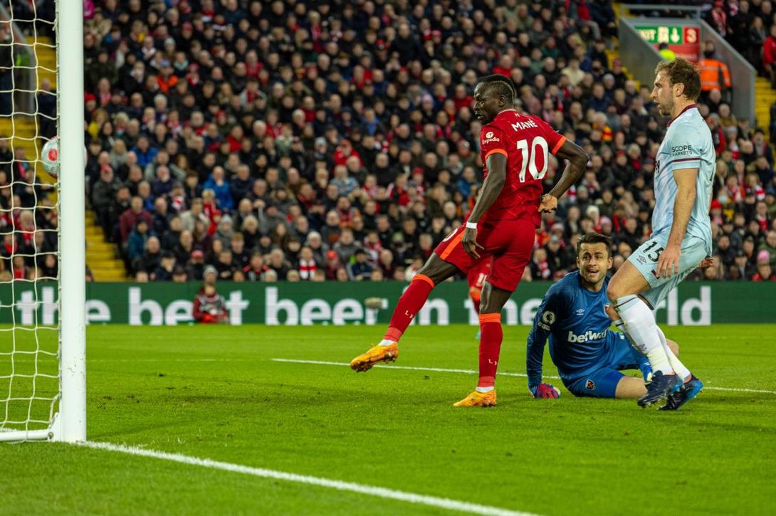 Mané frena la buena racha del West Ham antes de visitar el jueves al Sevilla en la Europa League