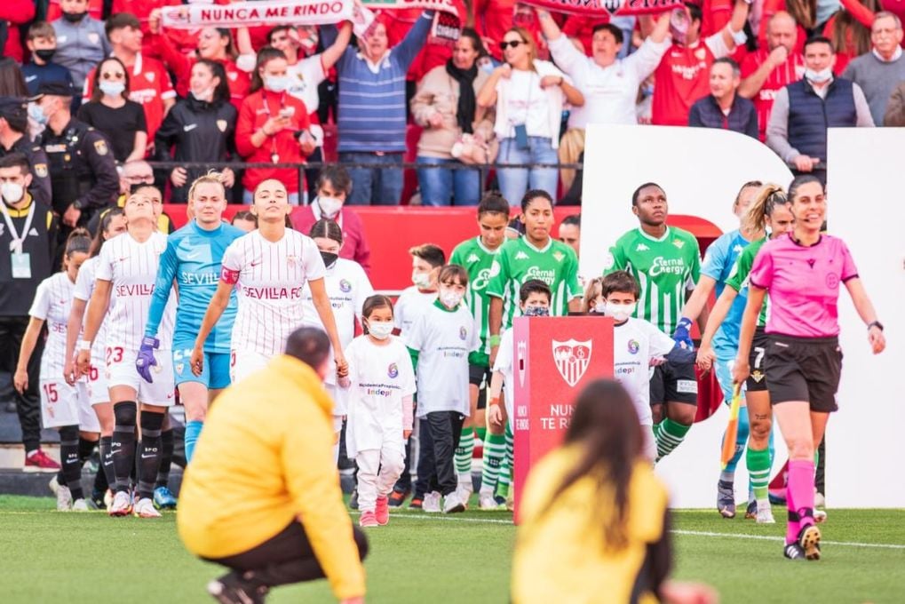 0-0. Sevilla y Betis empatan sin goles en un derbi femenino con 12.000 espectadores
