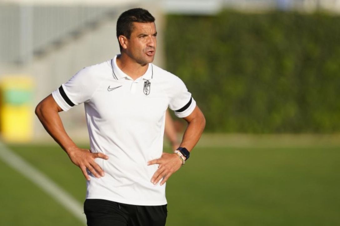 Así es Rubén Torrecilla, el técnico interino que asume el reto del Granada