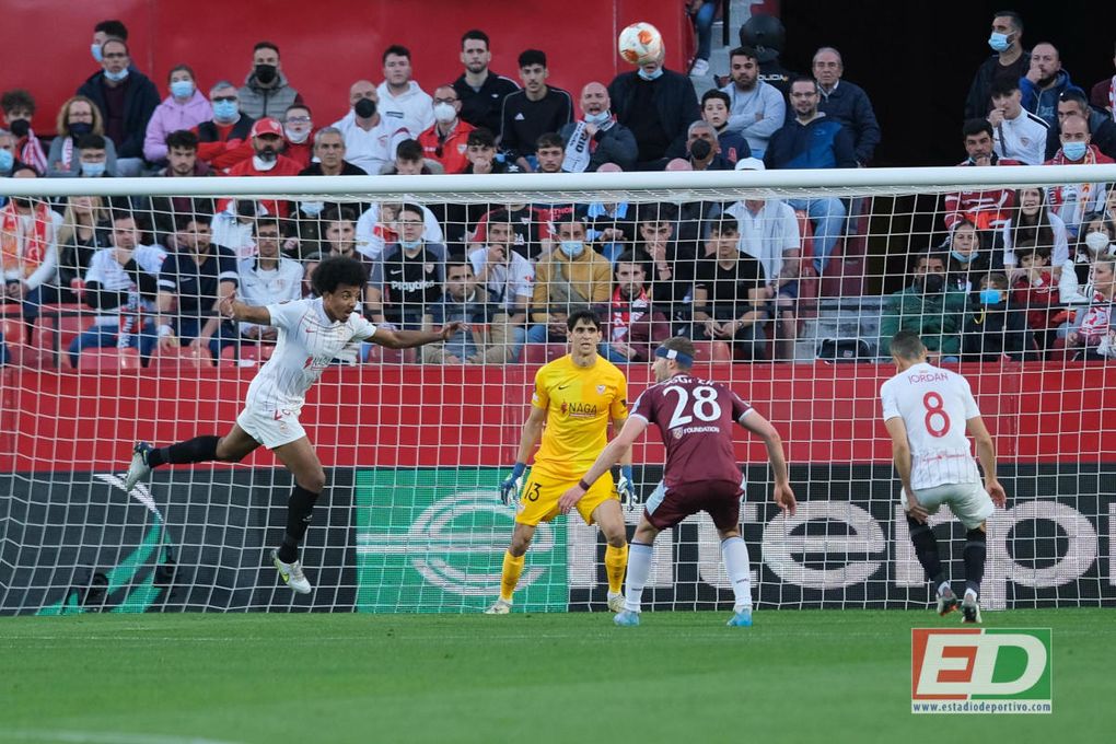 Koundé se queda "con el carácter y la fuerza" de un Sevilla que aguantó "como equipo"