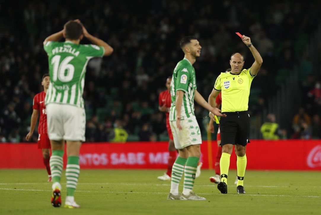 Árbitro de mal recuerdo para el Betis en la visita del Athletic