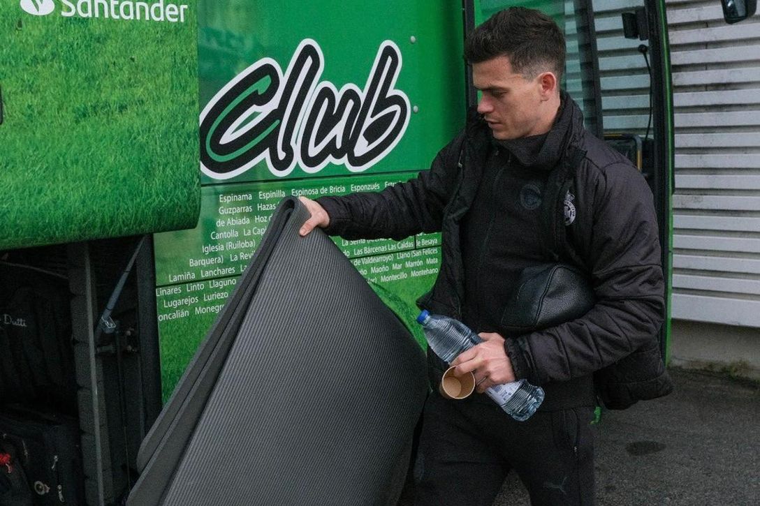 De titular en el Málaga de Muñiz a banquillo en Primera RFEF