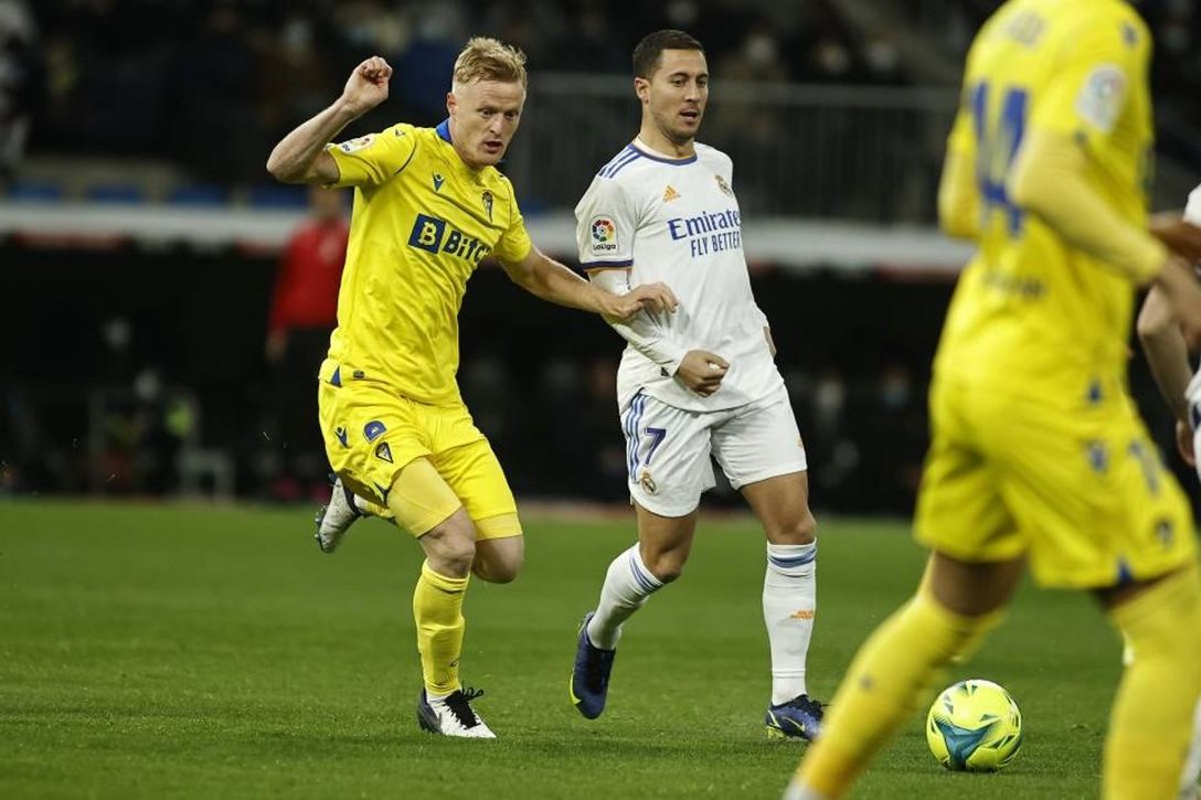 Se complica la renovación de Jonsson con el Cádiz