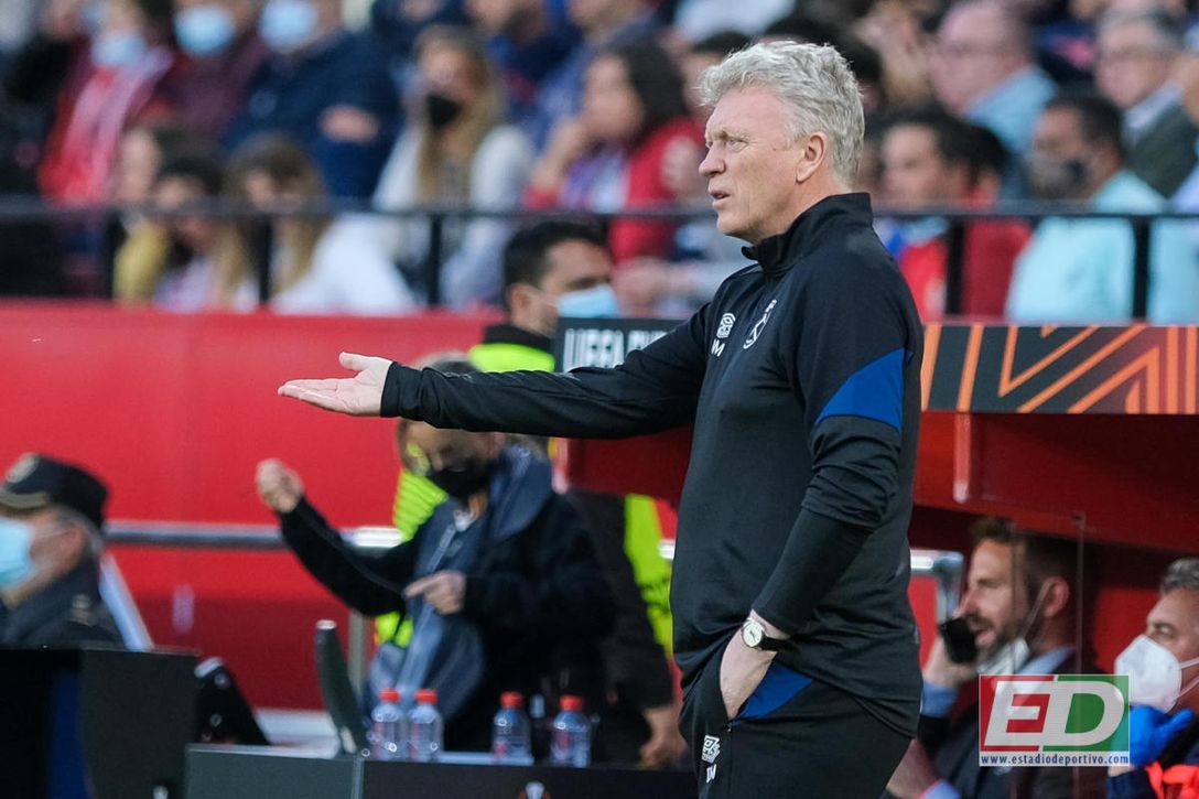 Moyes lamenta las "grandes oportunidades" desaprovechadas ante el Sevilla y hace un llamamiento para la vuelta