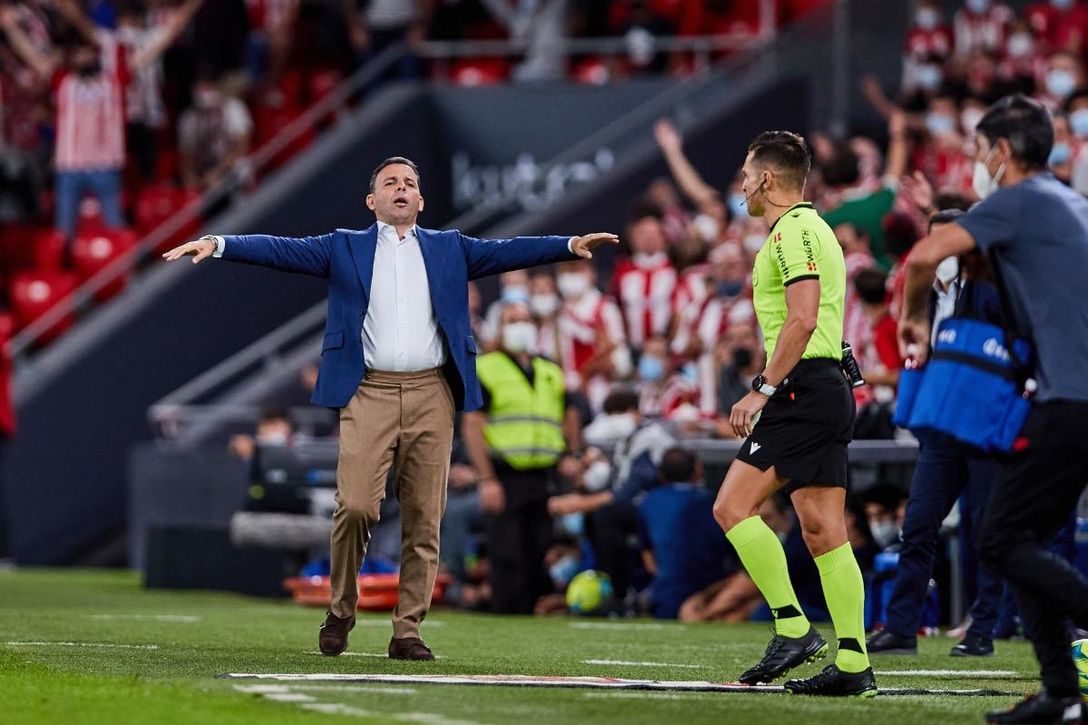 Malos recuerdos con Del Cerro esta temporada en Los Cármenes