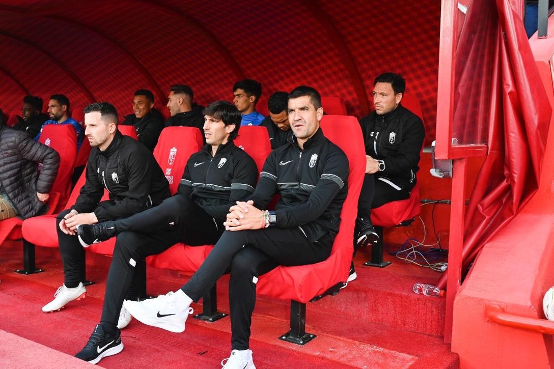 Torrecilla, "orgulloso" de los jugadores los invita a "seguir esforzándose" para salvar la categoría