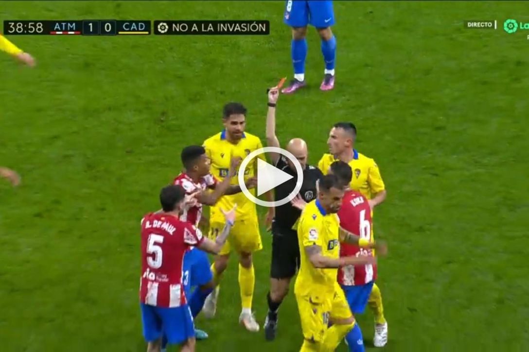 Iván Alejo ironiza con la (no) roja a Reinildo