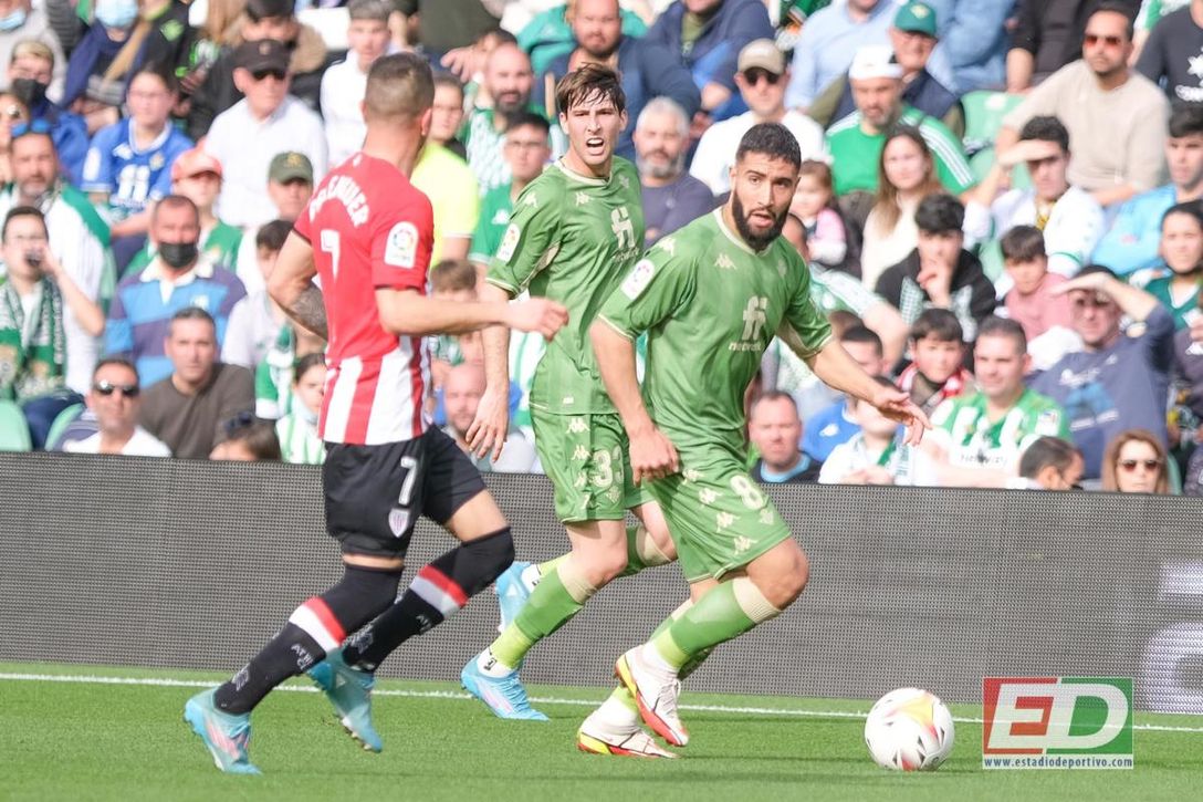 Miranda, asistente en el gol del Betis, es prudente con su recuperación y no se moja sobre la expulsión de Fekir