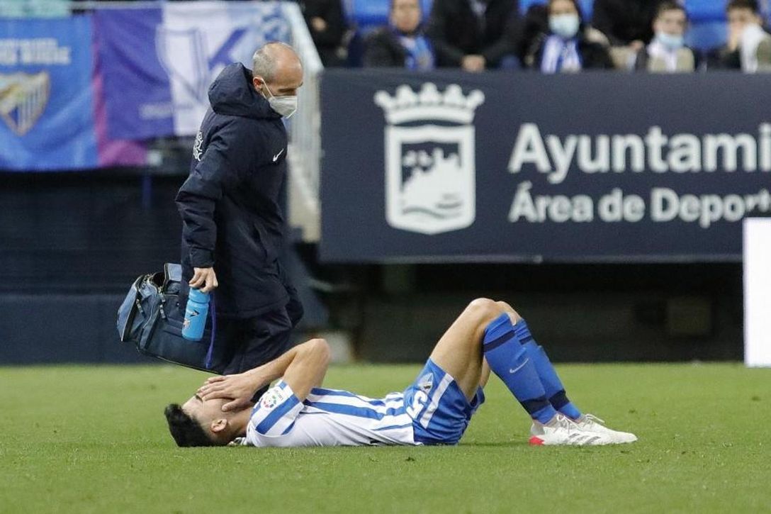 Nuevo varapalo para la defensa del Málaga; Juande vuelve a lesionarse