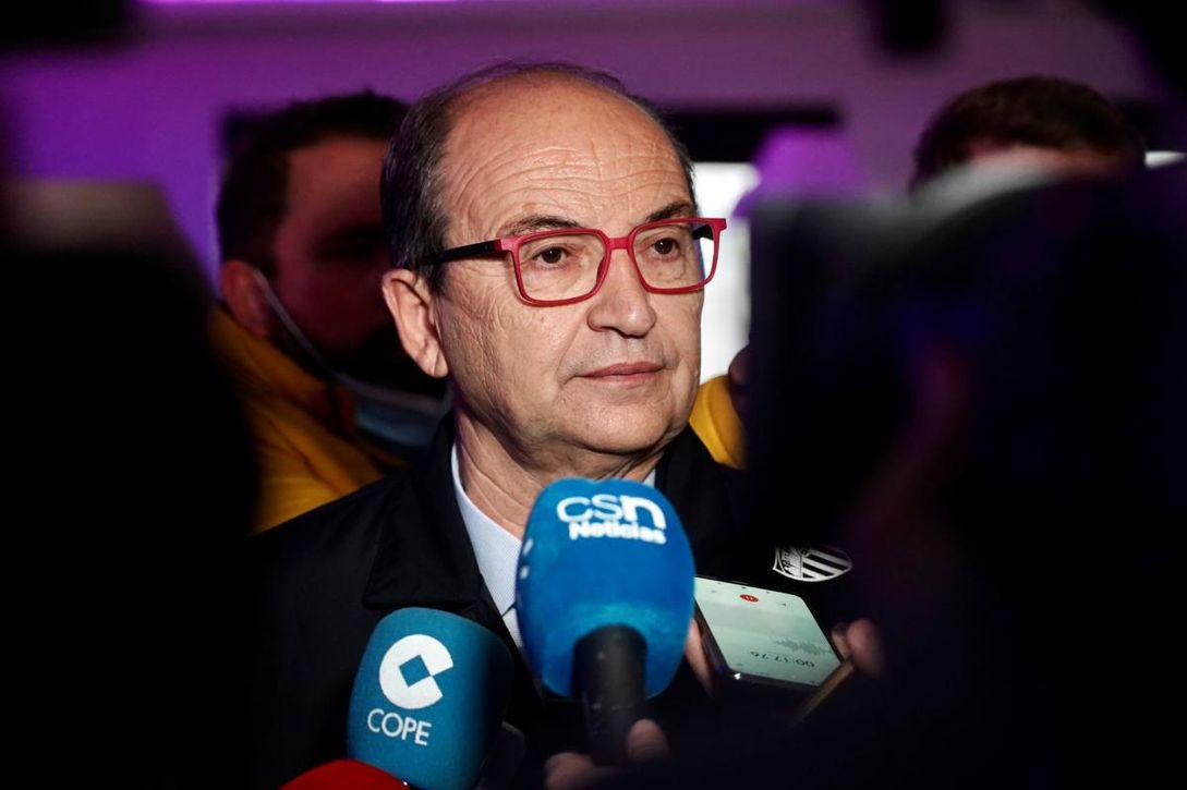 Castro muestra "confianza" en este Sevilla, "preocupación" por las lesiones e "indignación" con los árbitros y el VAR